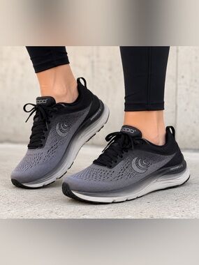 Topo Athletic Magnifly 5 Running Shoes Charcoal Black Women’s Size 7.5 EUC